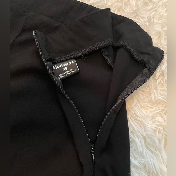 Hurley Solid Black Lightweight Mini Skirt. Size XS - Picture 3 of 4